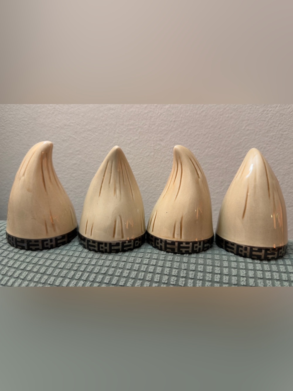 Set of 4 Cream & Black Ceramic Decor